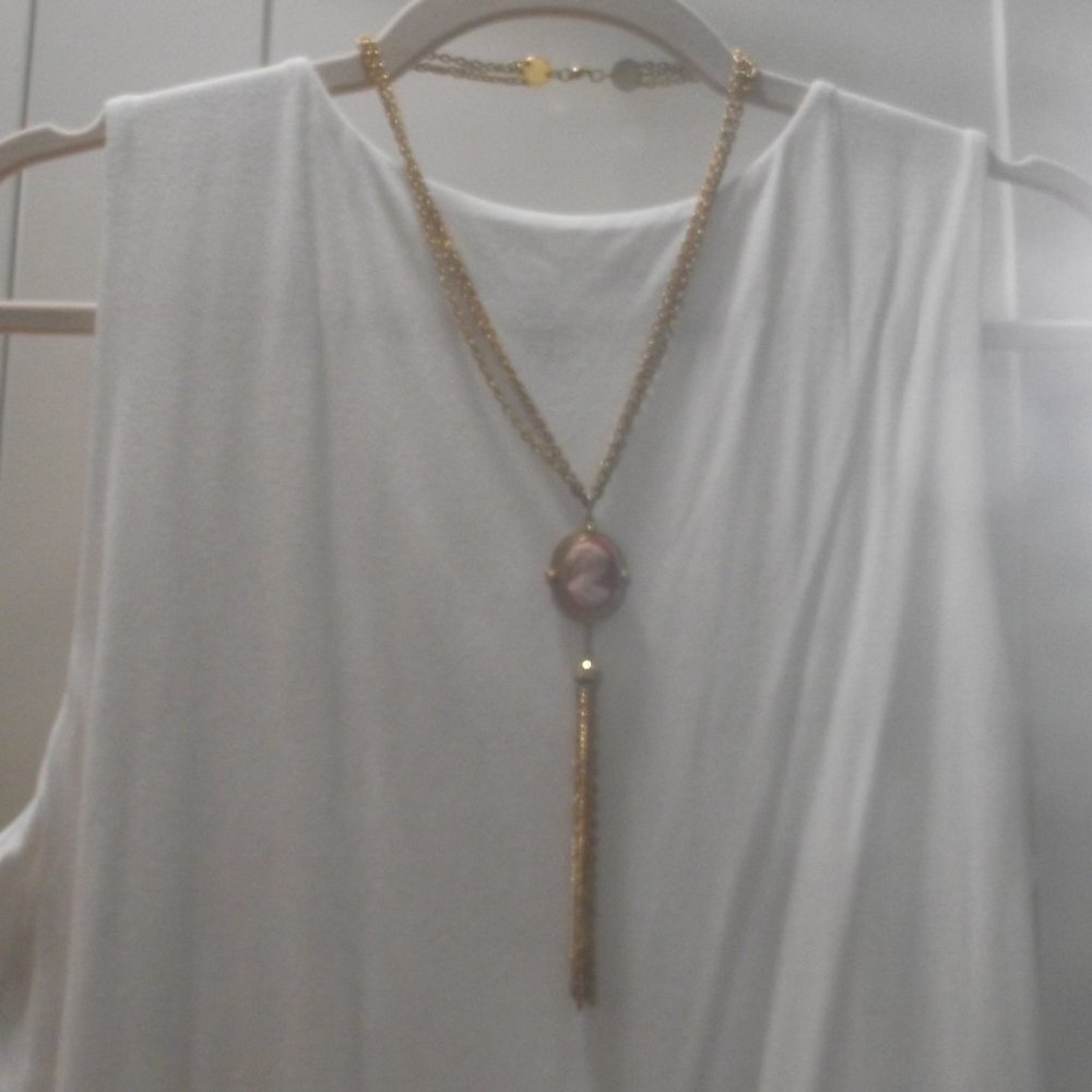 Cameo necklace with long tassel